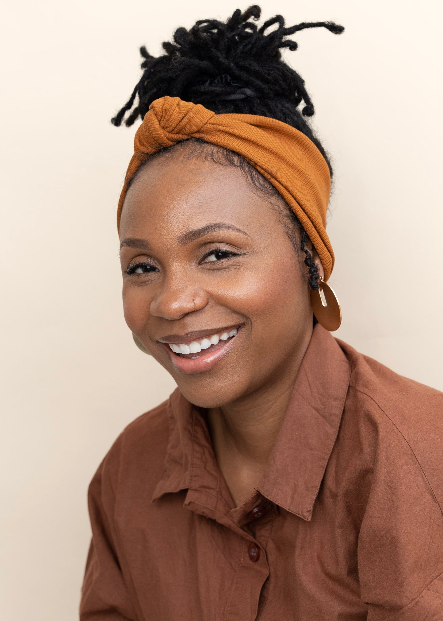 Ribbed Satin Lined Knotted Headband in Caramel